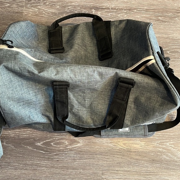 Herschel Duffle Bag Set Grey - Picture 4 of 5